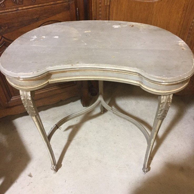 C1900 KIDNEY SHAPED TABLE WITH PAINTED F