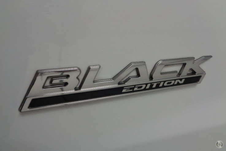 2016 Holden Commodore SV6 Black VF