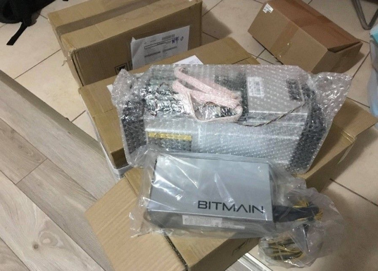 Bitmain Antminer S9 13.5 TH/s + PSU APW3