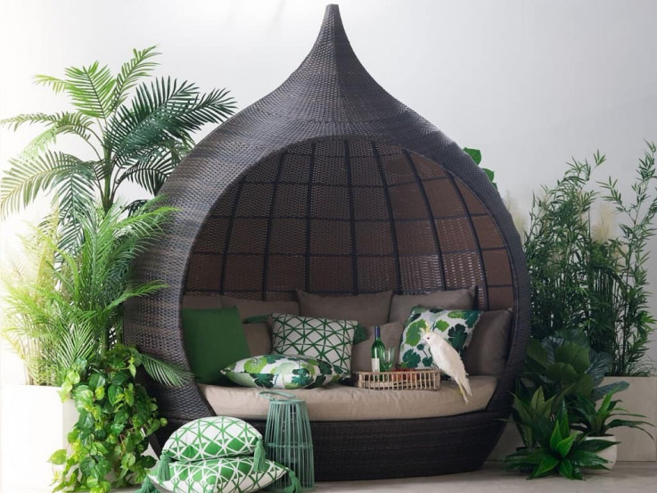 TEMPLAR DOME DAY BED