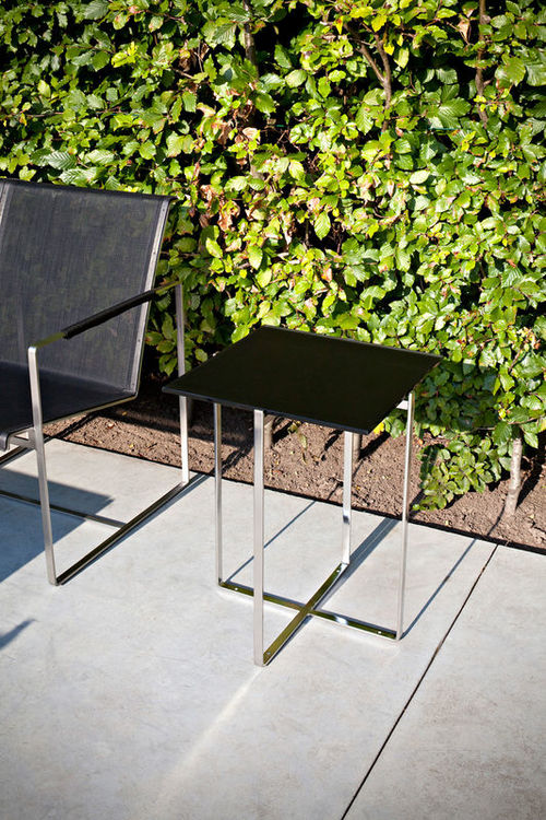 Pequena Outdoor Side Table by Fuera Dent