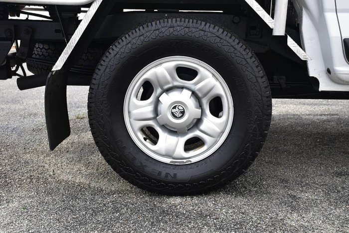 17 Alloy wheels, bluetooth system, cruis