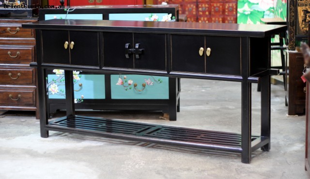 Black Lacquer Long Cabinet with Grillwor