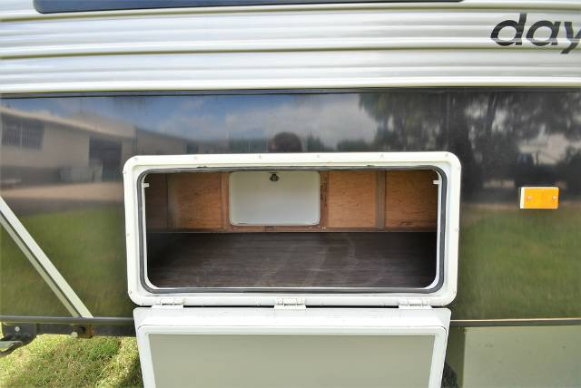 USED 2014 RETREAT DAYDREAM CARAVAN