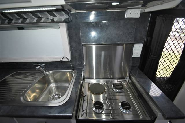USED 2014 RETREAT DAYDREAM CARAVAN