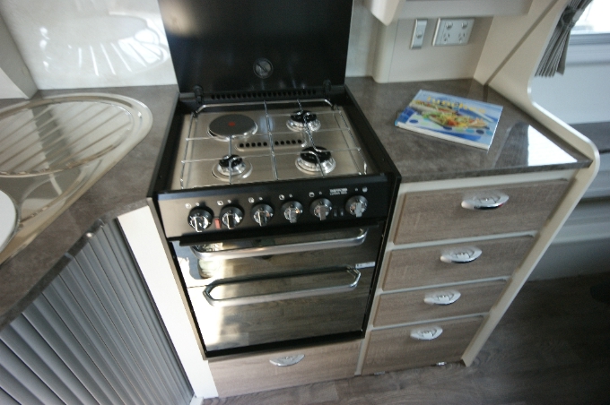 JURGENS TOORADIN J2605 (2017)