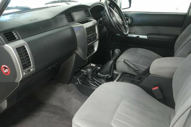 2013 Nissan Patrol ST 