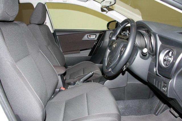 2016 Toyota Corolla Hybrid E-CVT Hatchba