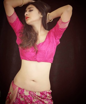 For the best dating experience, hire this Lucknow call girl	