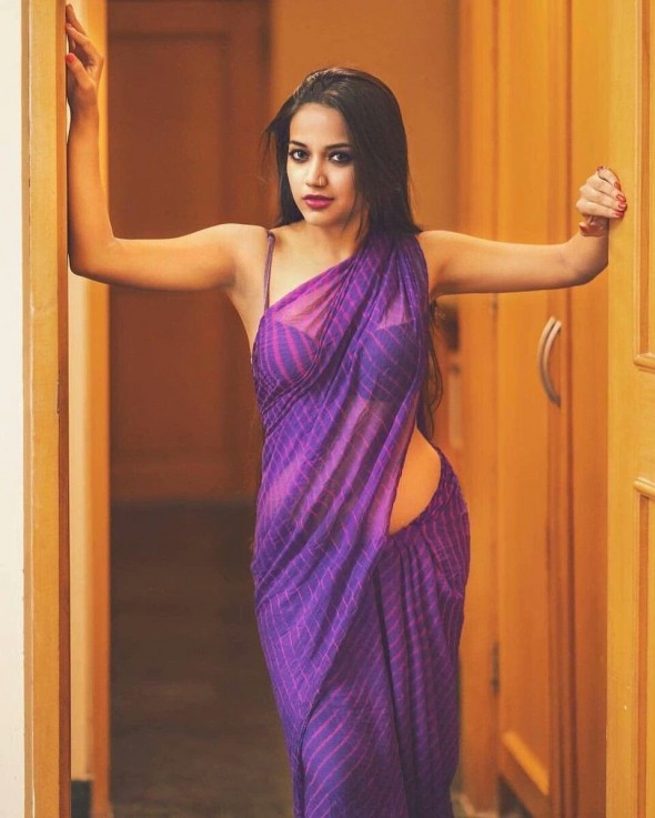 For the best dating experience, hire this Lucknow call girl	