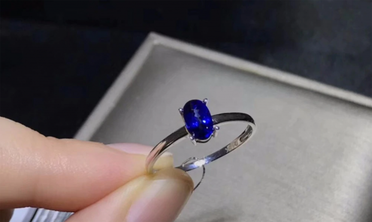 Natural sapphire engagement ring