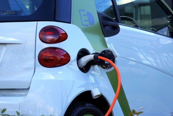How much does it cost to charge an electric car in Australia?