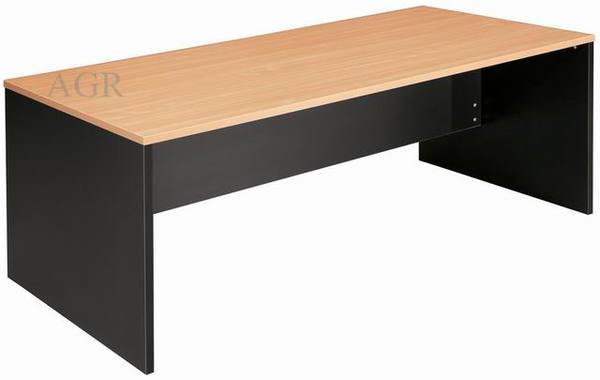 Desks various sizes from