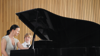 Looking for a professional music lesson provider in Sydney? 