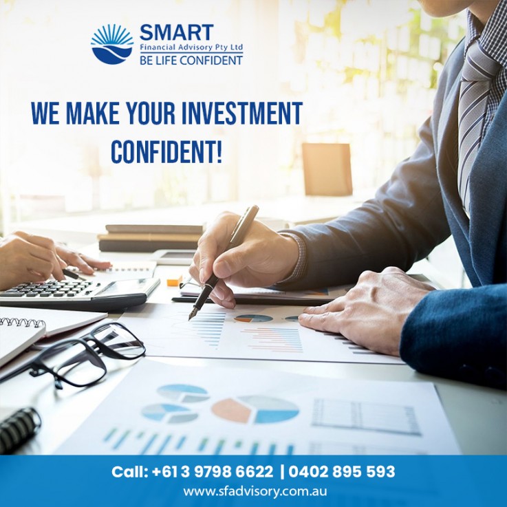 What’s the main advantage of hiring a professional investment advisor? 