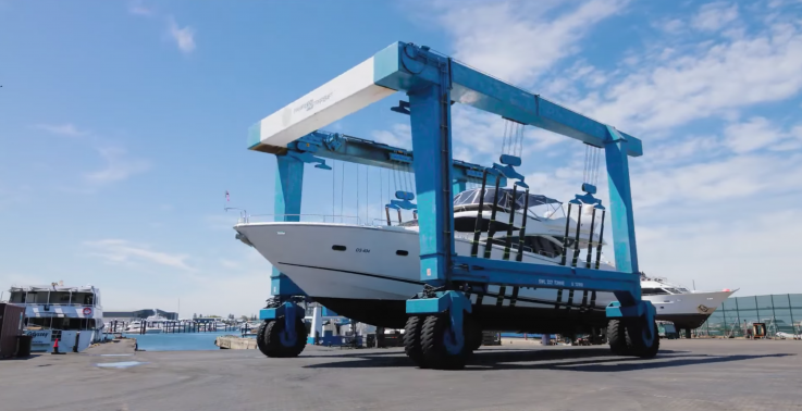 A professional boat lifting team near Fremantle perth