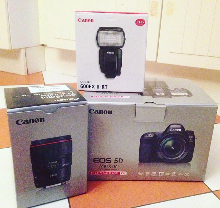 Canon EOS 5D Mark IV with 35 mm lens / s
