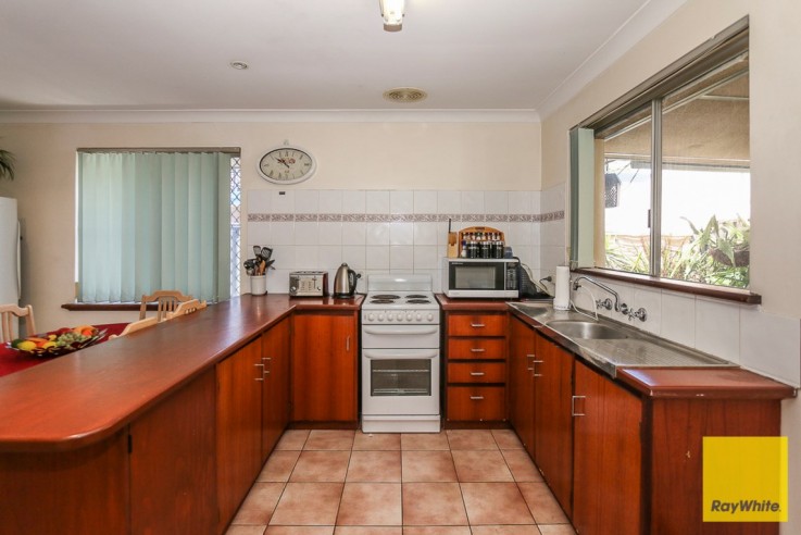 HOUSE FOR SALE IN BAYSWATER