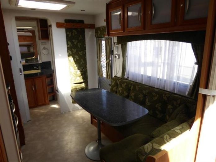 2008 WINDSOR ROYALE CARAVAN