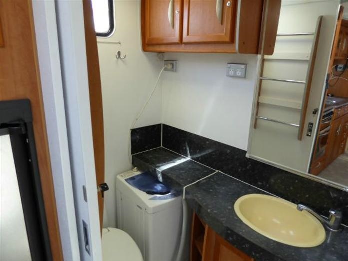 2008 WINDSOR ROYALE CARAVAN