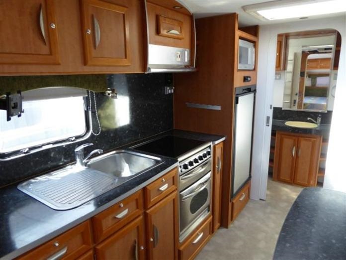 2008 WINDSOR ROYALE CARAVAN