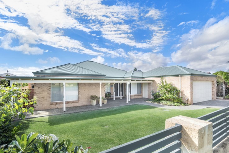 Fantastic Location - Bluff Point Estate