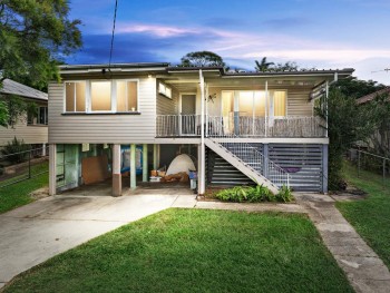 Elevated on a Fully Fenced 607m2 Block!