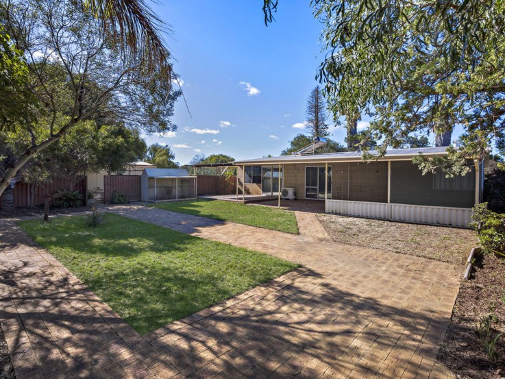 5X2 RURAL HOME IN WAGGRAKINE!