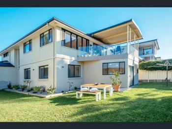 16 The Quarter Deck Merewether Heights N