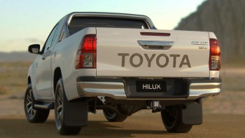  2017 Toyota HiLux 4x4 SR5 Extra-Cab Pic