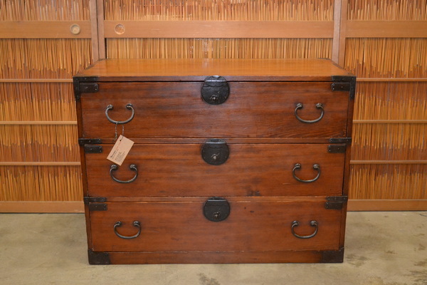 CLOTHING CHEST
