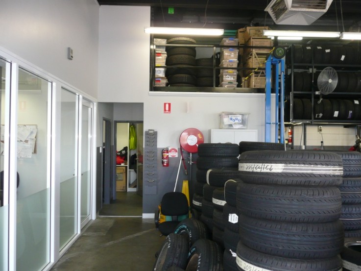 Kmart Tyre & Auto Repair and car Service CE Town Centre