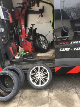 FLAT TYRE SERVICE WE CAN ASSIST 24/7 IN SYDNEY LOCATION