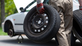 FLAT TYRE SERVICE WE CAN ASSIST 24/7 IN SYDNEY LOCATION