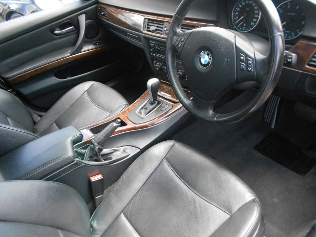 	BMW  320I  2005