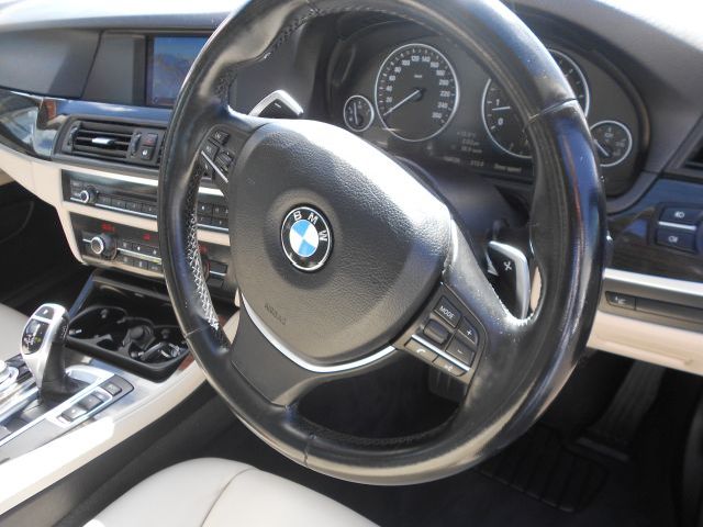 BMW  528I 2010