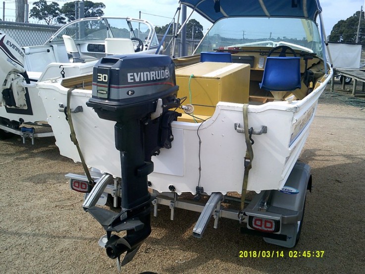 QUINTREX FISHABOUT 4M SEEKER FOR SALE