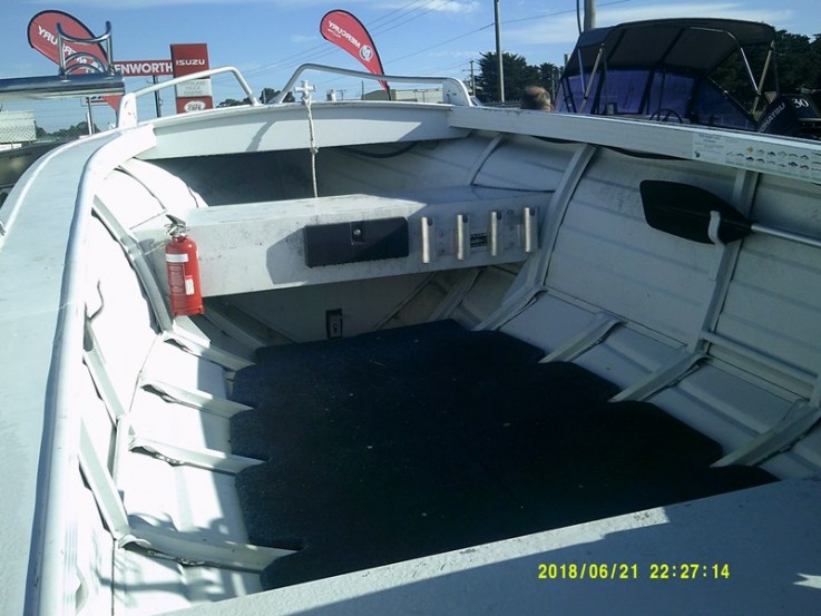 2000 QUINTREX 435 BROADWATER FOR SALE