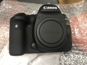 Canon EOS 5D Mark IV 30.4MP Digital SLR 