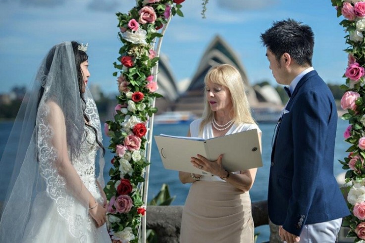 Hire a Marriage Celebrant in Sydney at Low Price: The Celebrant 4 U