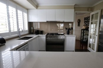 Get Quality Splashbacks in Melbourne - Famous Frameless