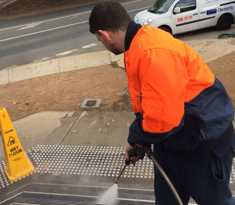 Professionals for Commercial and House Cleaning Services in Canberra 