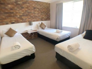 Jacaranda Place Motor Inn