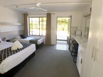 Jacaranda Place Motor Inn