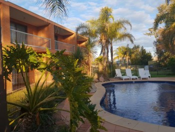 Crystal Fountain Motel