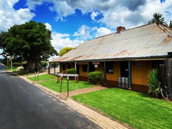 Lion Of Waterloo Tavern