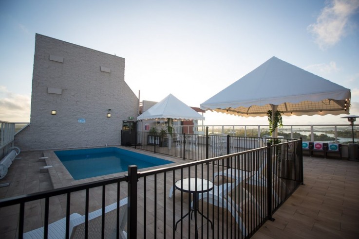 Gladstone Reef Hotel