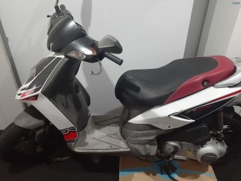 2014 Aprilia Rs scooter