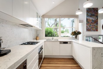 The Middlewoman - Home Building