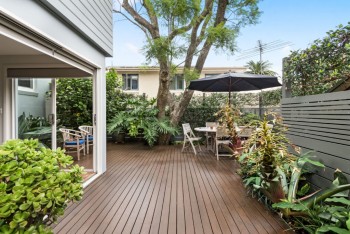 The Middlewoman - Home Building